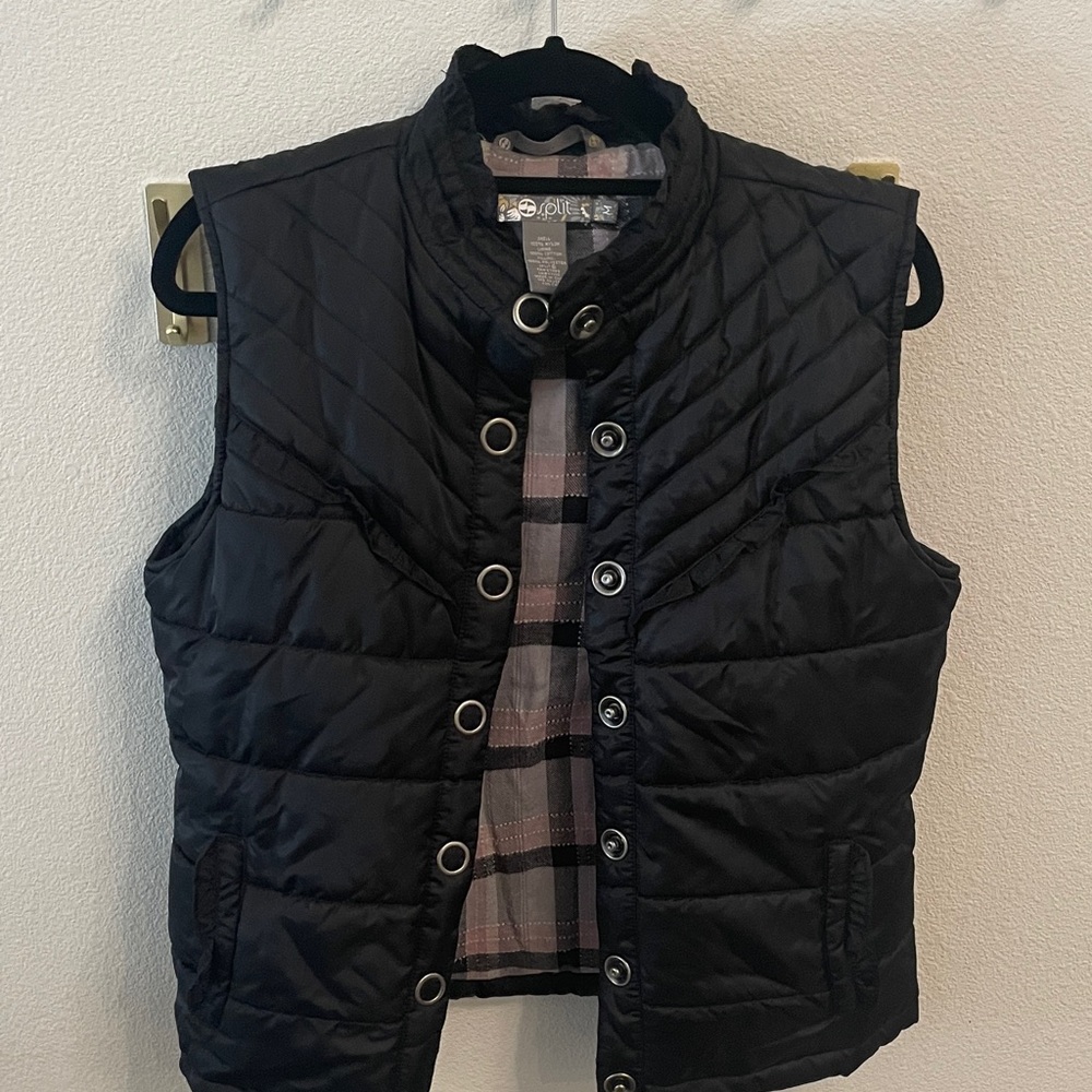 Split Black Quilted Vest Gilmore girls inspired winter fall cozy athleisure Y2K